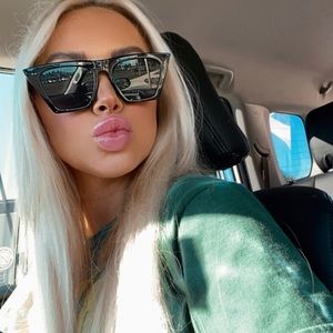 Meet your Posher, Courtney